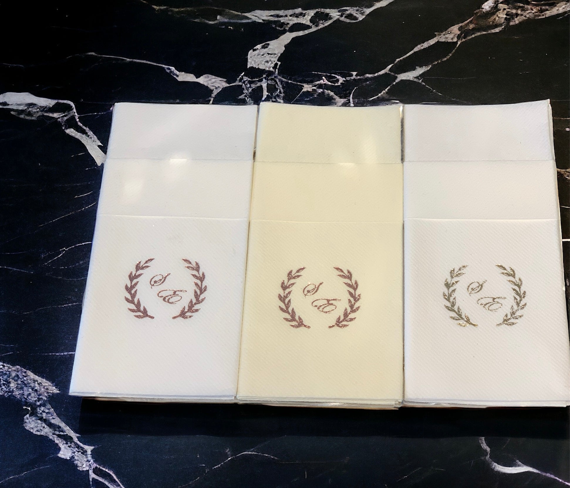 Kişiselleştirilmiş İki Harf Çelenk Kumaş Dokulu Airlaid Cepli Peçete 40x40