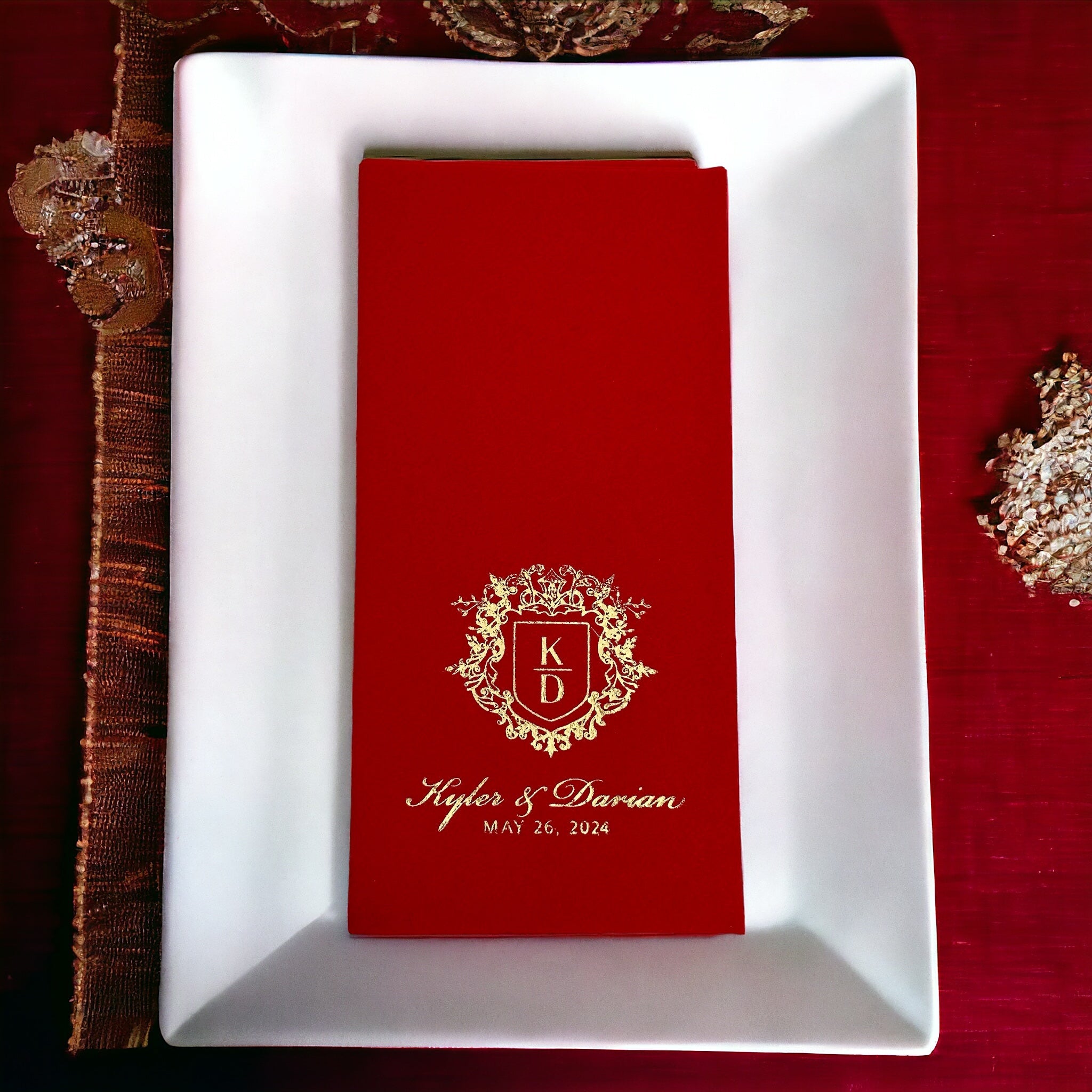 Kişiselleştirilmiş Royal Logo Airlaid Kitap Katlama Servis Peçetesi 40x40